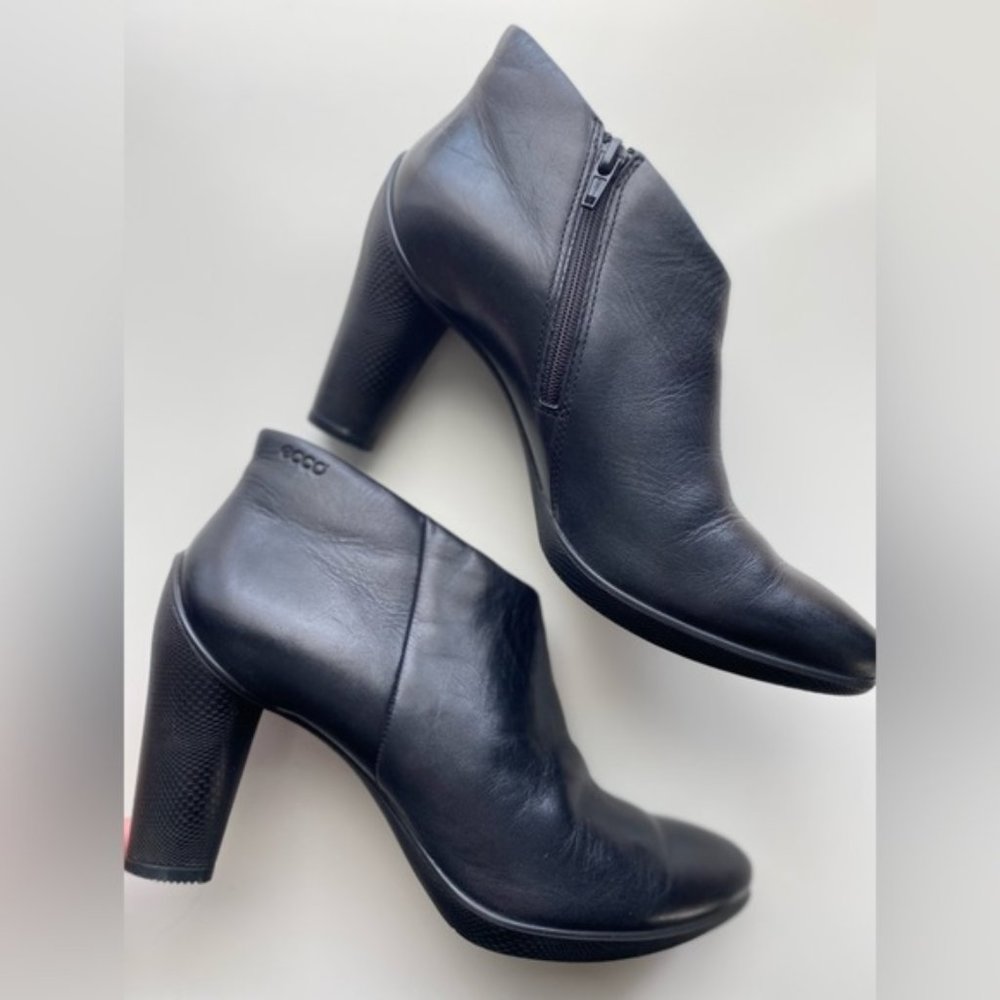 ECCO Black Leather Ankle Boot Size 39 US 8.5